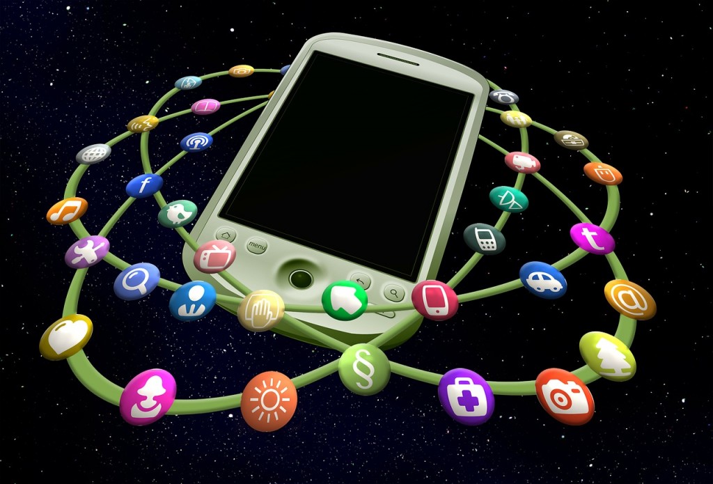 Herramientas para tu negocio (I). Herramientas de networking Pixabay mobile-phone-213368_1280